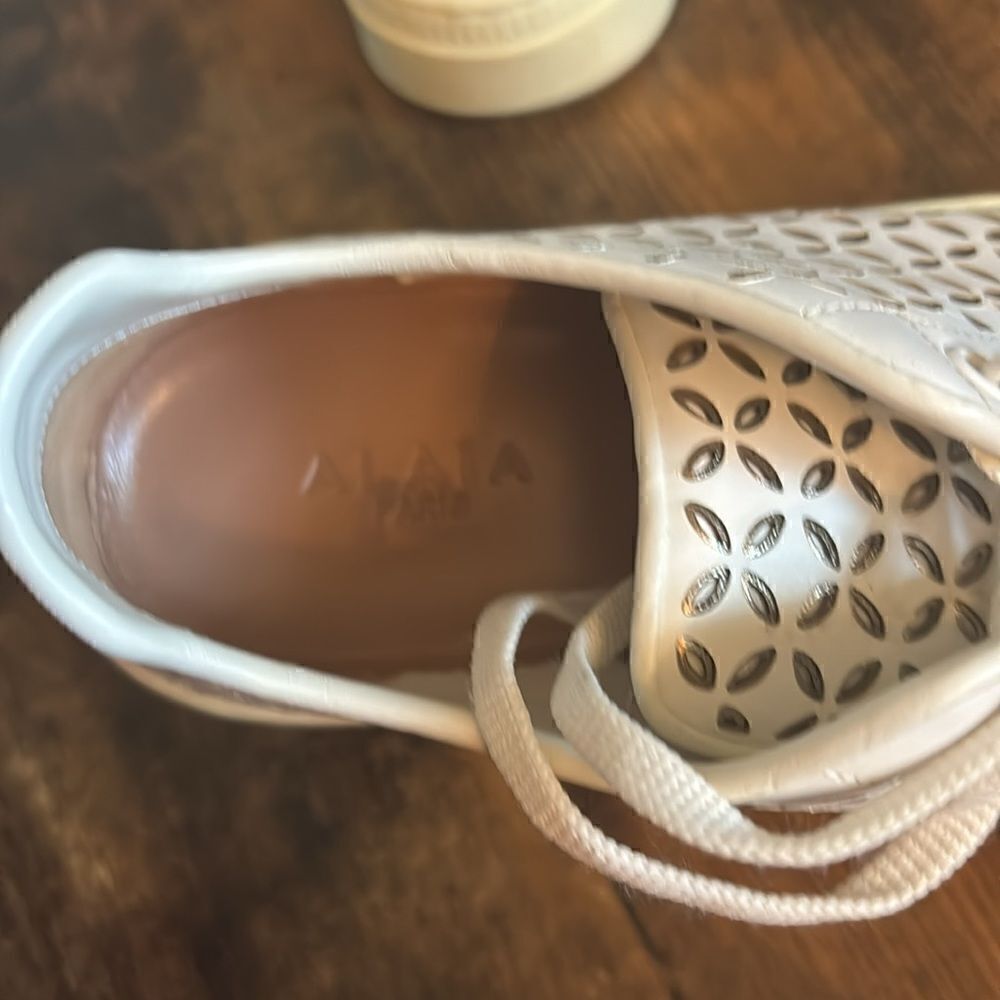 ALAÏA
White laser-cut leather sneaker size 35 / excellent - Picture 13 of 13